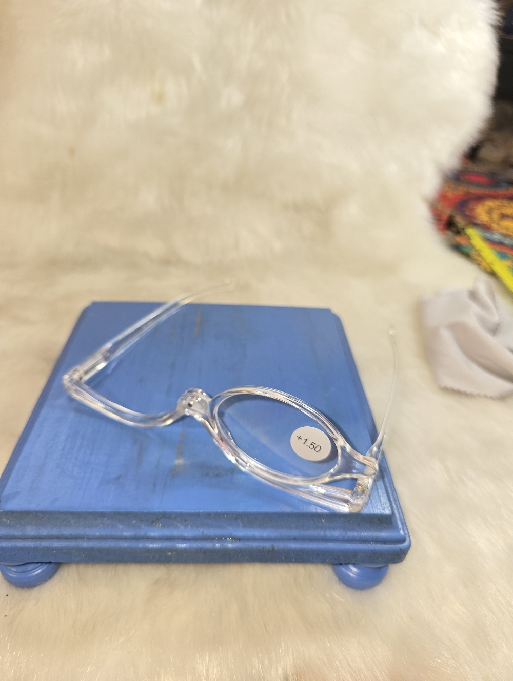 Magnified Makeup Application Glasses - Clear - Picture 6 of 6